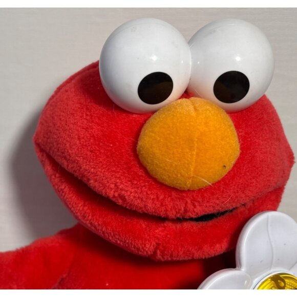 Fisher-Price Elmo Plush Doll With Flower Sesame Street Mattel 2003 Polyester Fib - Picture 3 of 7